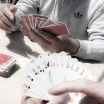 ingrid à Cannes 69 hommes jouant aux cartes