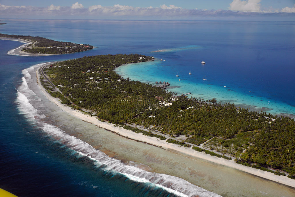 Vue aérienne du lagon de Rangiroa